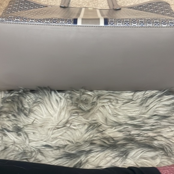 Tory Burch Gemini Link Tote in French Grey - Picture 3 of 5